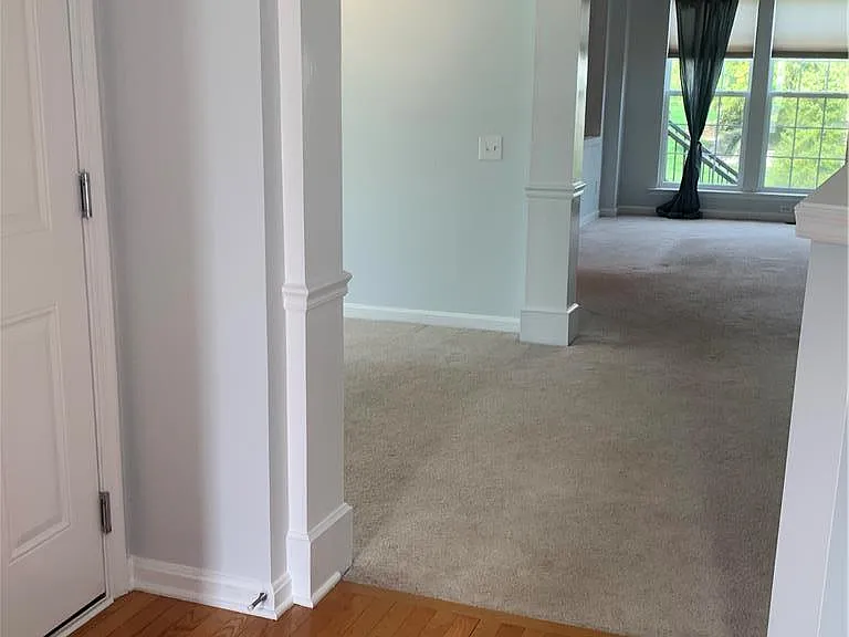 1859 Hemming Way S — Photo 4