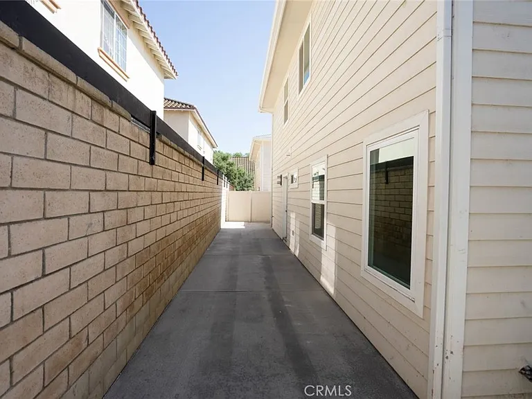 642 W Grand Ave — Photo 26