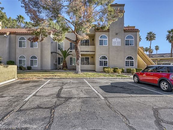 2nd image of 3145 E Flamingo Rd APT 2026