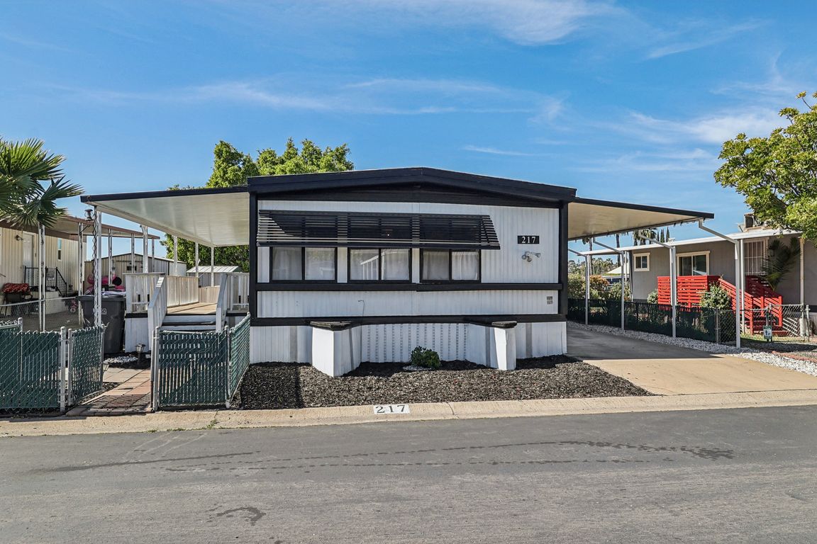 Jamacha Blvd 217-S2602-001