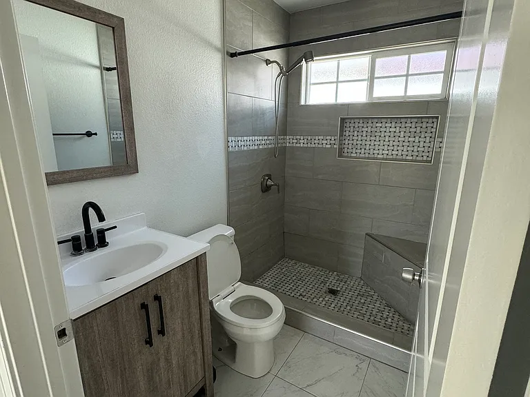 Donovan St — Photo 4