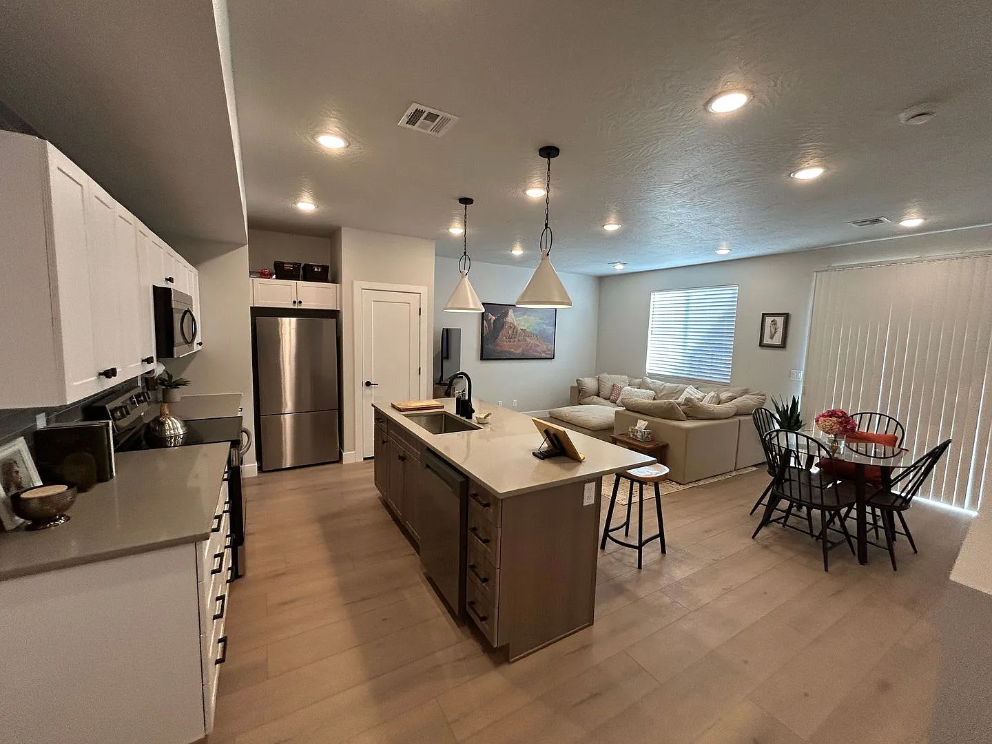 Available September 22nd - Newer 3 Bed, 2.5 Bath townhomes with 2 Car Garage — Photo 2