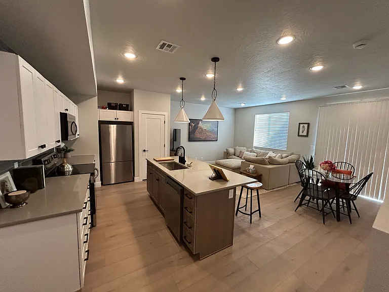 3954 E Razor Dr — Photo 2