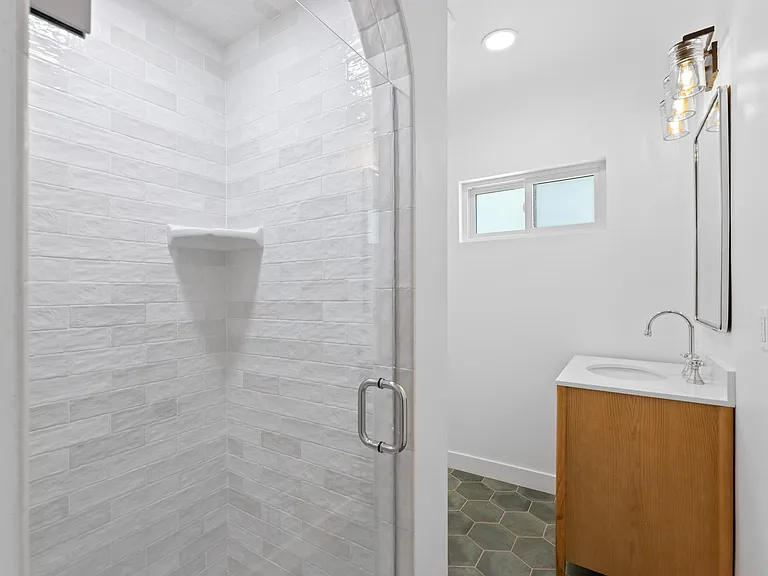 1020 Carol Dr — Photo 28
