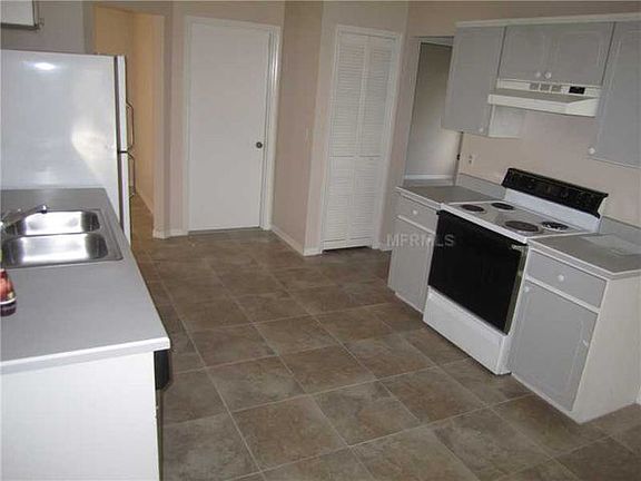 3rd image of 15547 Hidden Lake Cir