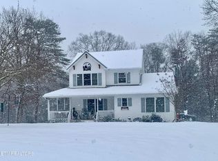 3861 Light Pink Rd, Louisville, TN 37777