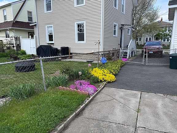 3rd image of 115 Grosvenor Ave