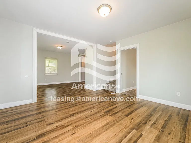 907997_003_living_room_3.jpg