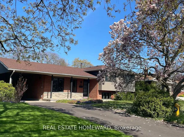 33 Strathcona Dr, Saint Catharines, ON L2M 2A8