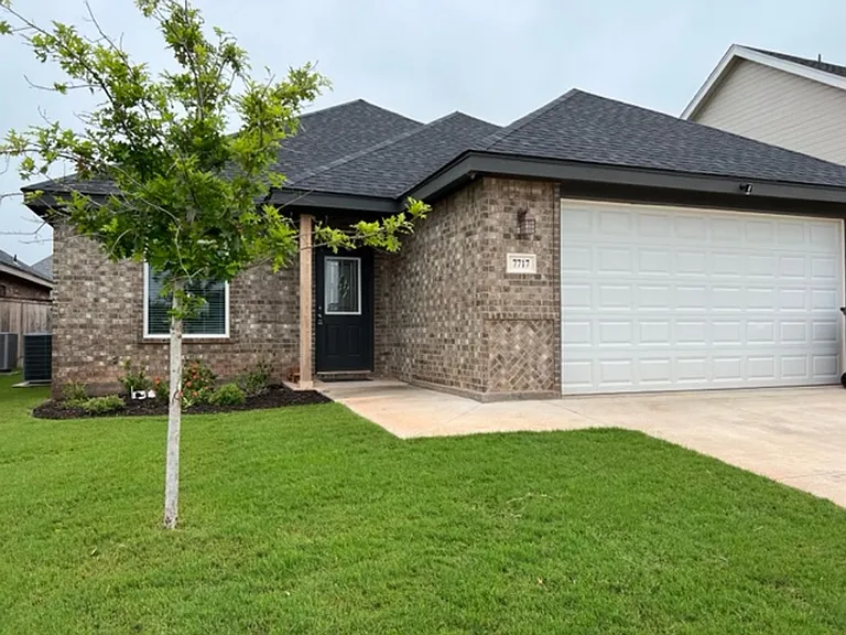 7717 Florence Dr — Photo 2