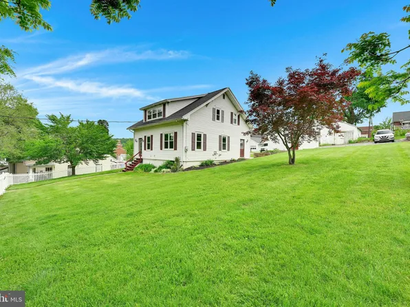 25 W Mill St, Pine Grove, PA 17963