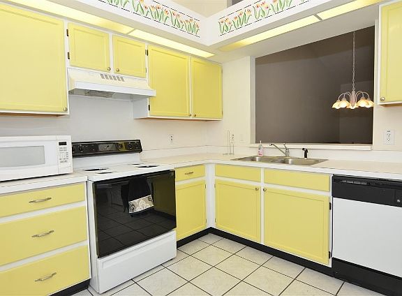 3rd image of 14654 Laguna Beach Cir