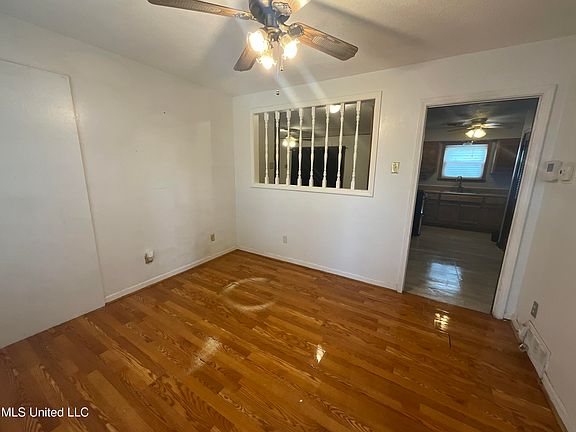 3rd image of 2880 Briarwood Dr
