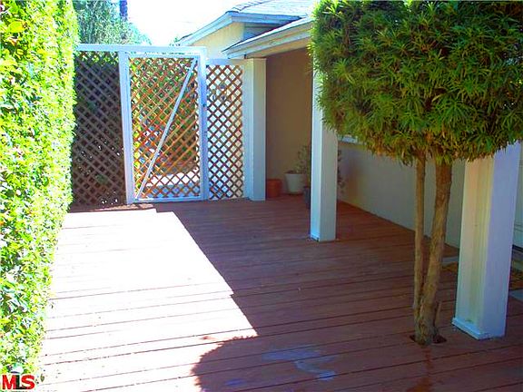 3rd image of 6337 Satsuma Ave