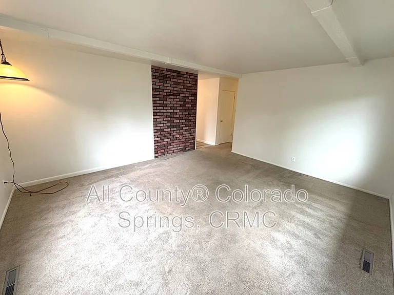 1515 Eagle View Dr — Photo 2