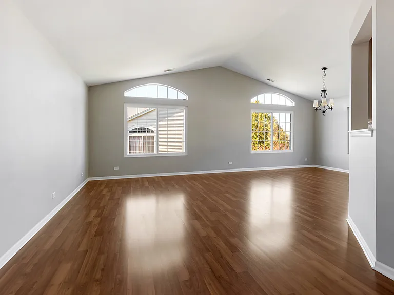1638 Fredericksburg Ln #1638 — Photo 3