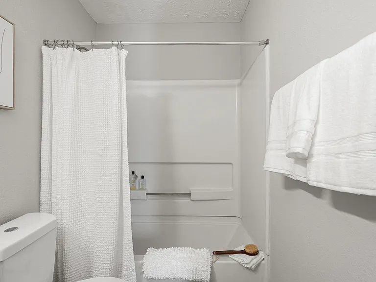 Belmont Crossing Apartment Homes — Photo 36