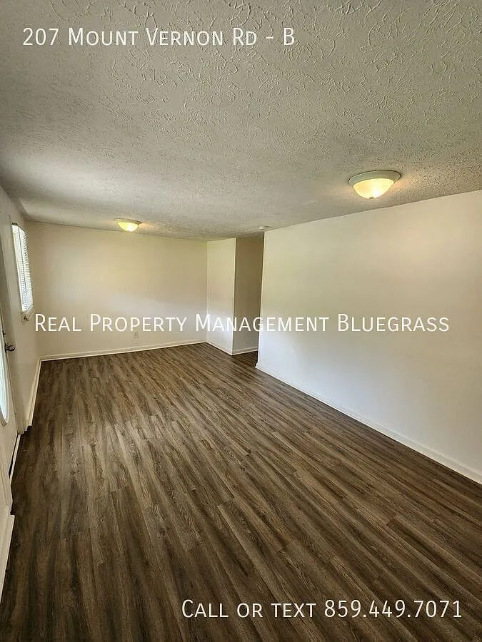 Cozy 2 Bedroom Apartment in Berea with Utilities Included! — Photo 2