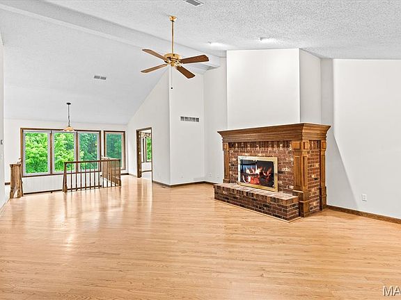 4th image of 106 Suzanne Ct