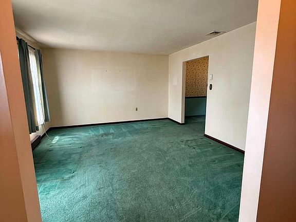 4th image of 130 Holly Dr