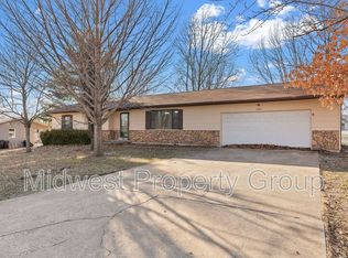1127 Judy Ln, Troy, MO 63379