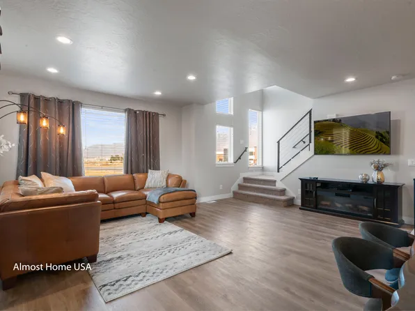 572 W Lewski Ln, Bluffdale, UT 84065