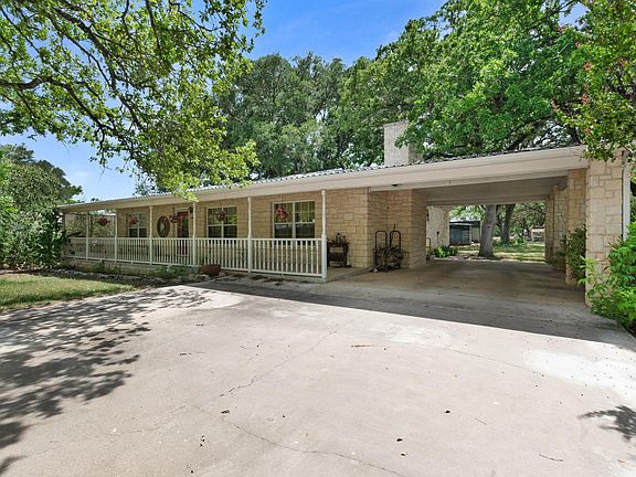2nd image of 208 Oak Ln