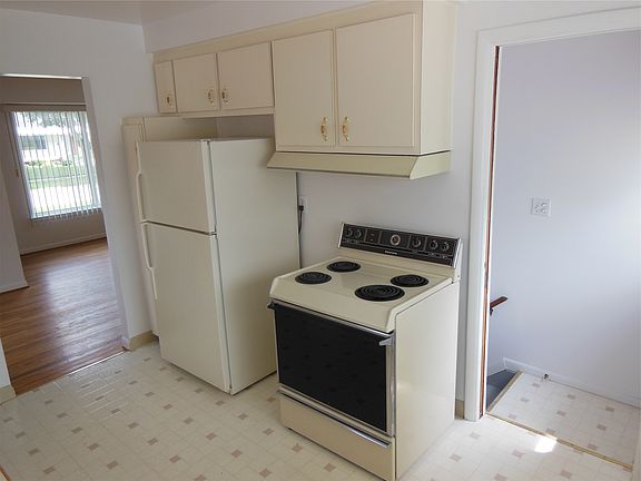 4th image of 1323 N Stephen Ave