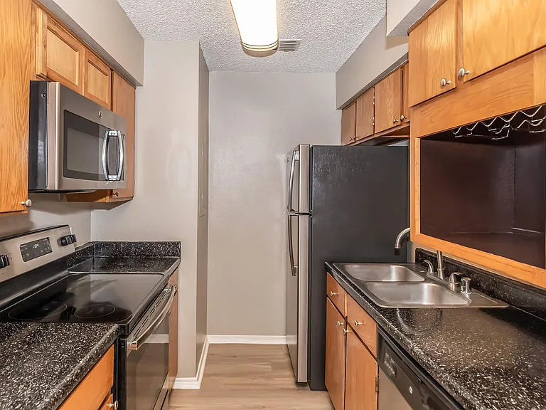 District West — Photo 19
