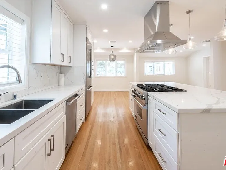 2201 Coldwater Canyon Dr — Photo 5