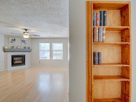 4th image of 10527 Vista Bella Pl NW