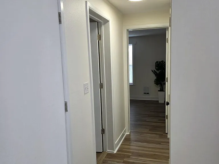 Hallway to bedrooms and bathroom