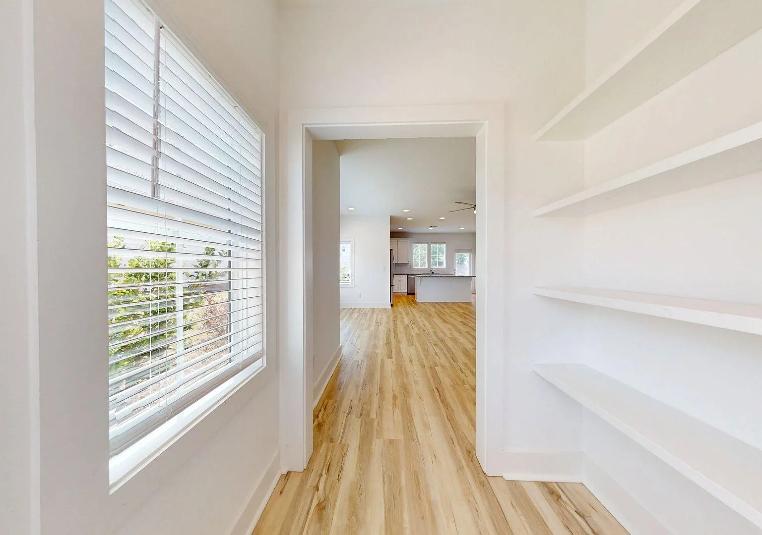 Cute and Fresh 3BR/2BA Cottage in Piper Glen — Photo 3
