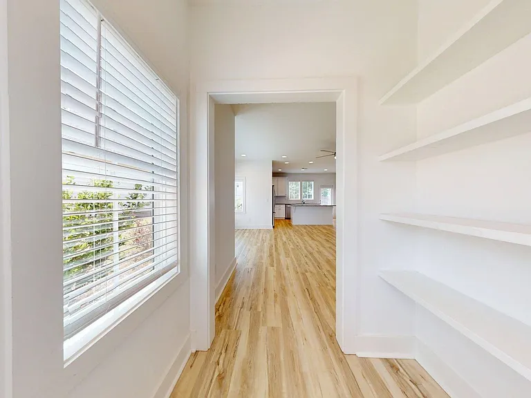 577 Piper Ave — Photo 2