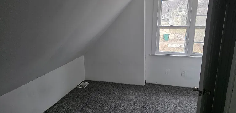 1831 S Westmoreland Ave — Photo 9