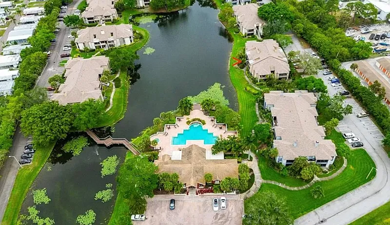 1 bed, 1.0 bath, 742 sqft, $1,550 — Photo 2