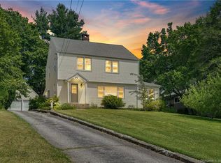 302 Booth Hill Rd, Trumbull, CT 06611