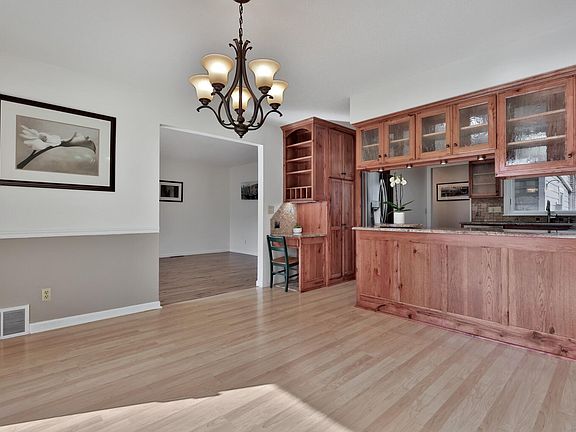 3rd image of 8276 Kingslee Rd