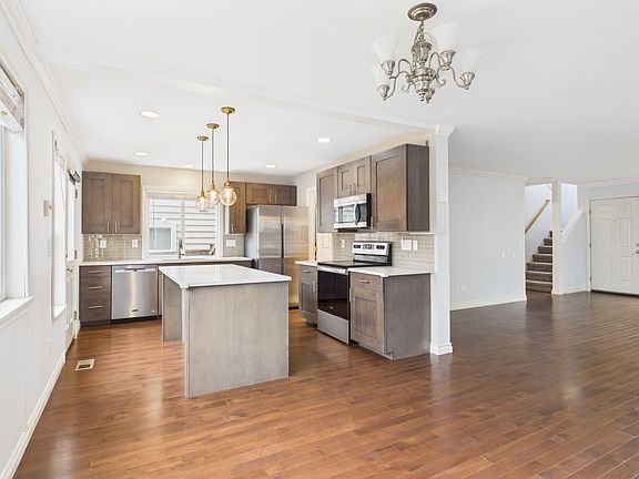 Large Kitchen with quartz counter-tops, stainless steel appliances, soft closing cabinets & pull-on drawers.