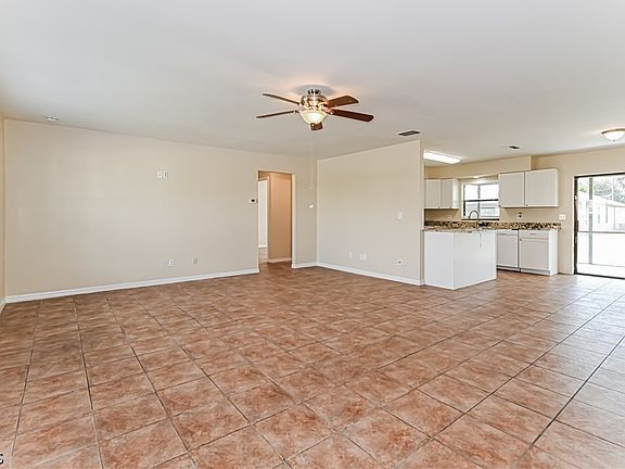 4th image of 512 SW 27th Ter