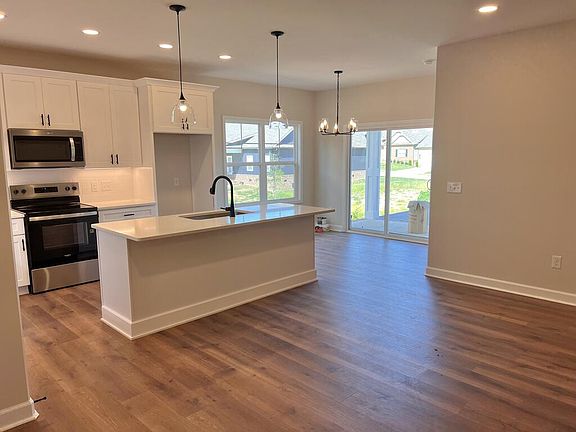 3rd image of 1343 Kensington Cir
