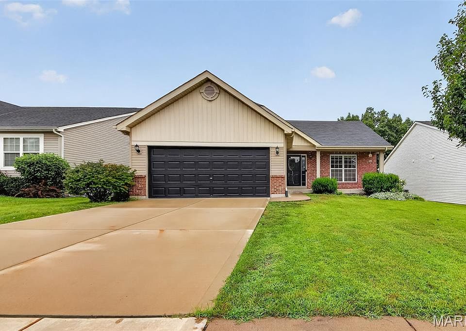 1st image of 79 Huntleigh Woods Ct