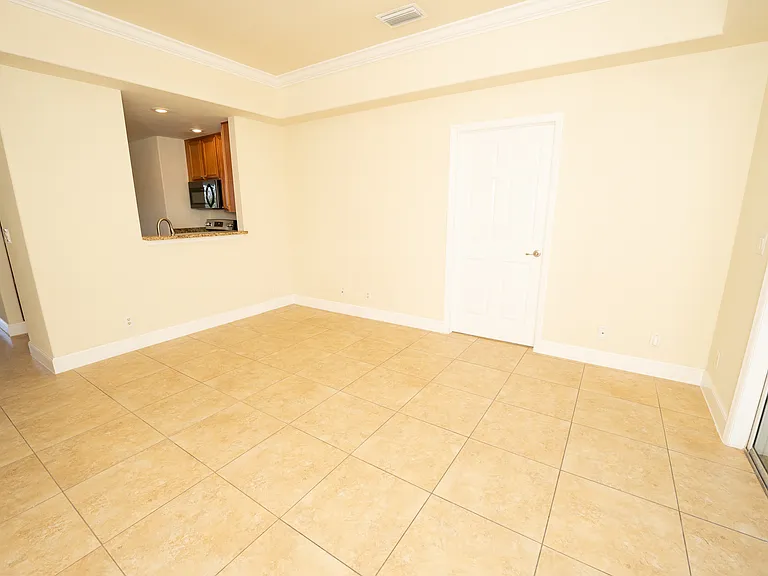 325 NE 23rd Ave #21 — Photo 8