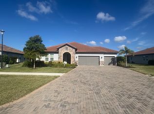 2038 Grove Dr, Naples, FL 34120