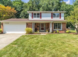38556 Kingsbury St, Livonia, MI