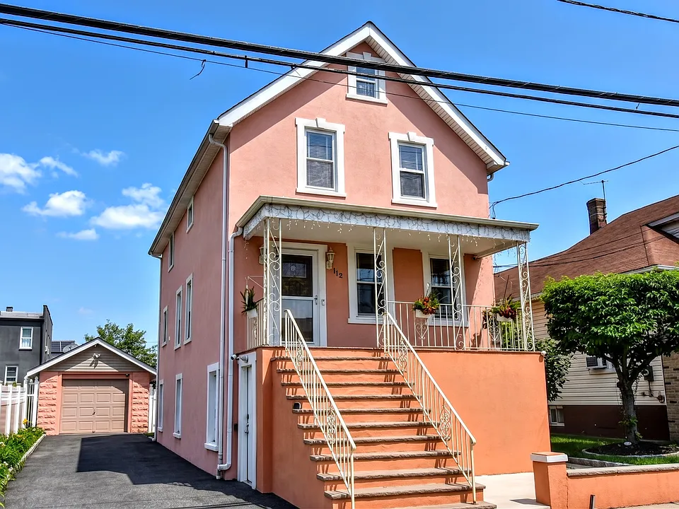 112 Pink St #1