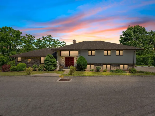 672 Kenwood Pl, Morgantown, WV 26505
