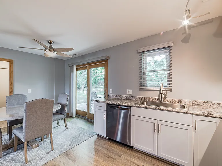 1034 Parkway Dr — Photo 8