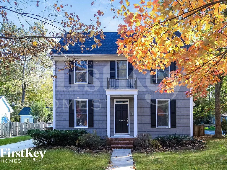 1909 Fernwood Dr — Photo 1