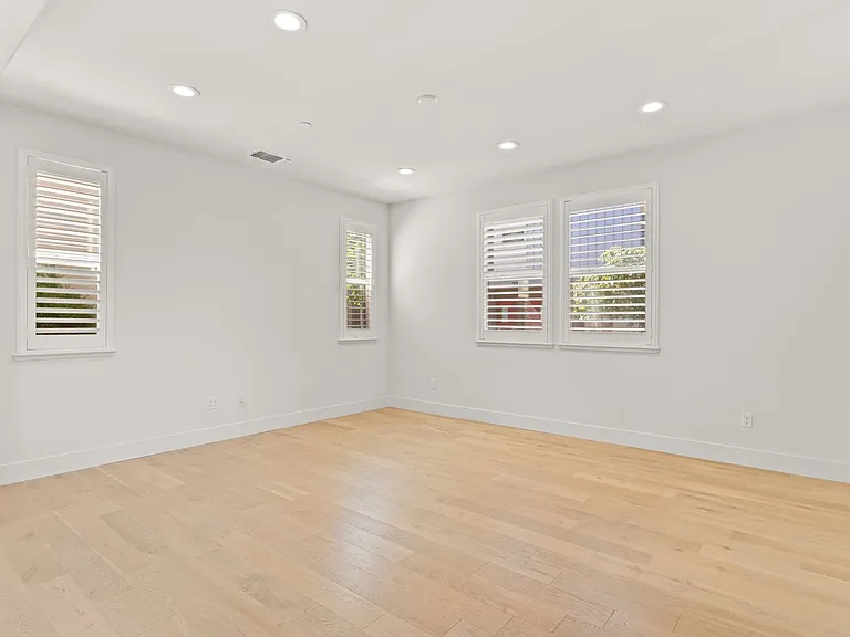 2730 Bette St — Photo 5